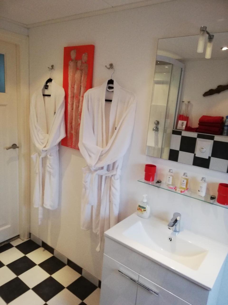 Rest En Romte Bed & Breakfast Birdaard Екстериор снимка